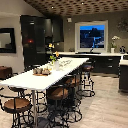 Topp Moderne Suite. Larvik Exterior foto