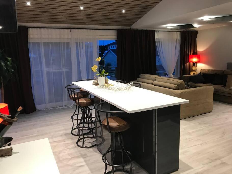 Topp Moderne Suite. Larvik Exterior foto